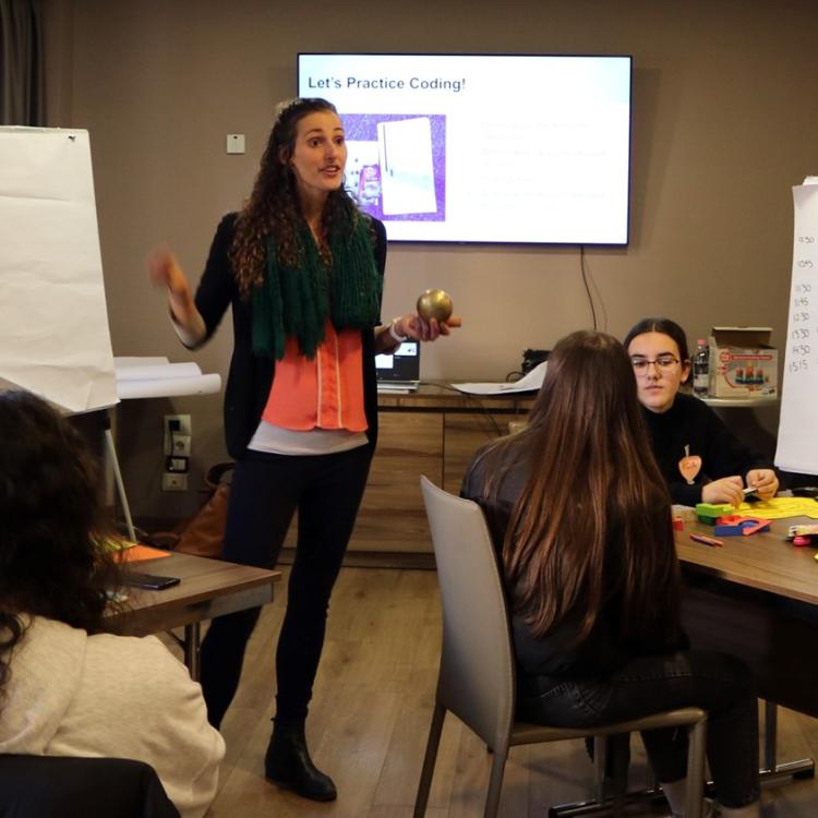 Studimi mbi Dhunën Seksuale Online, 15 të Rinj Bashkë-Kërkues Pjesë e një Workshop-i për Analizimin e të Dhënave